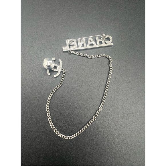 CLOSET CLEAR-OUT: PRICE DROP⚡ chanel
Silver tone brooch pin c c - Picture 6 of 11